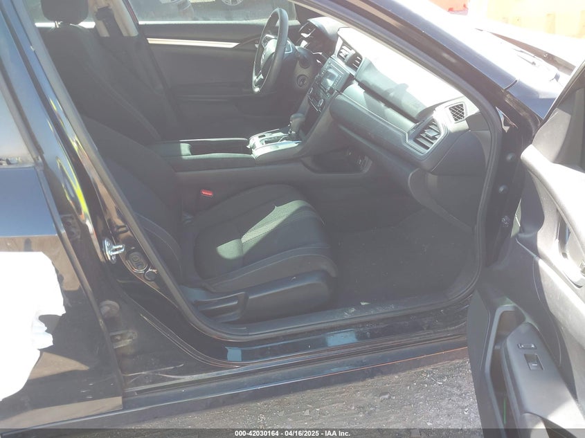 2018 HONDA CIVIC VIN: 2HGFC2F52JH561461