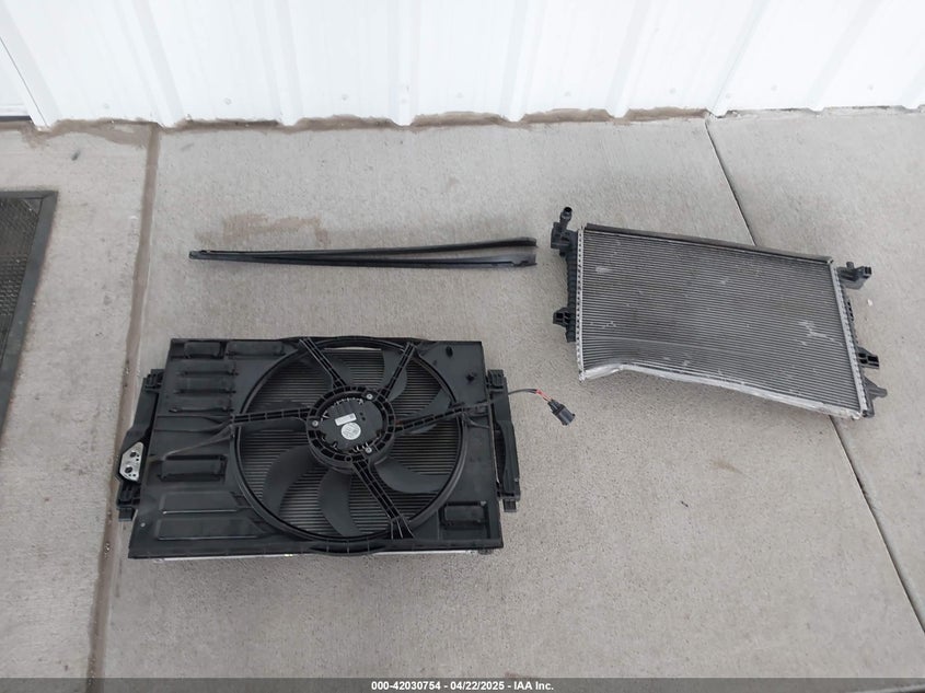 2019 VOLKSWAGEN E-GOLF SE - WVWKR7AU2KW907826