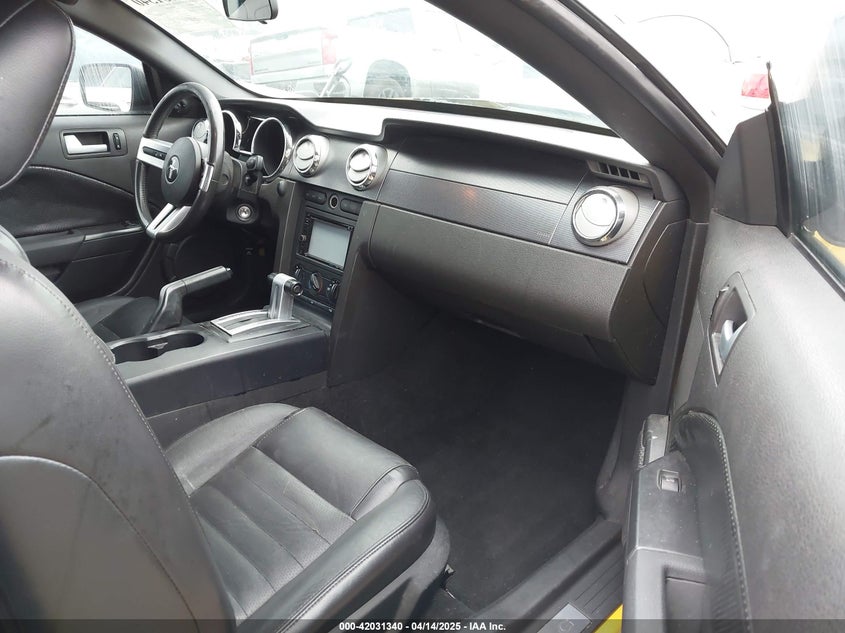2006 FORD MUSTANG VIN: 1ZVFT82H165206827