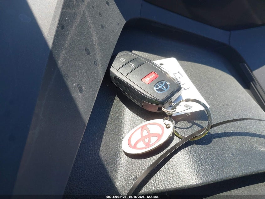 TOYOTA PRIUS - zdjęcie 11