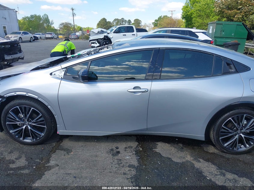 TOYOTA PRIUS - zdjęcie 14