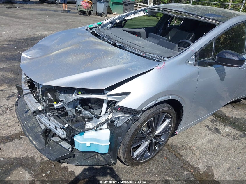 TOYOTA PRIUS - zdjęcie 18