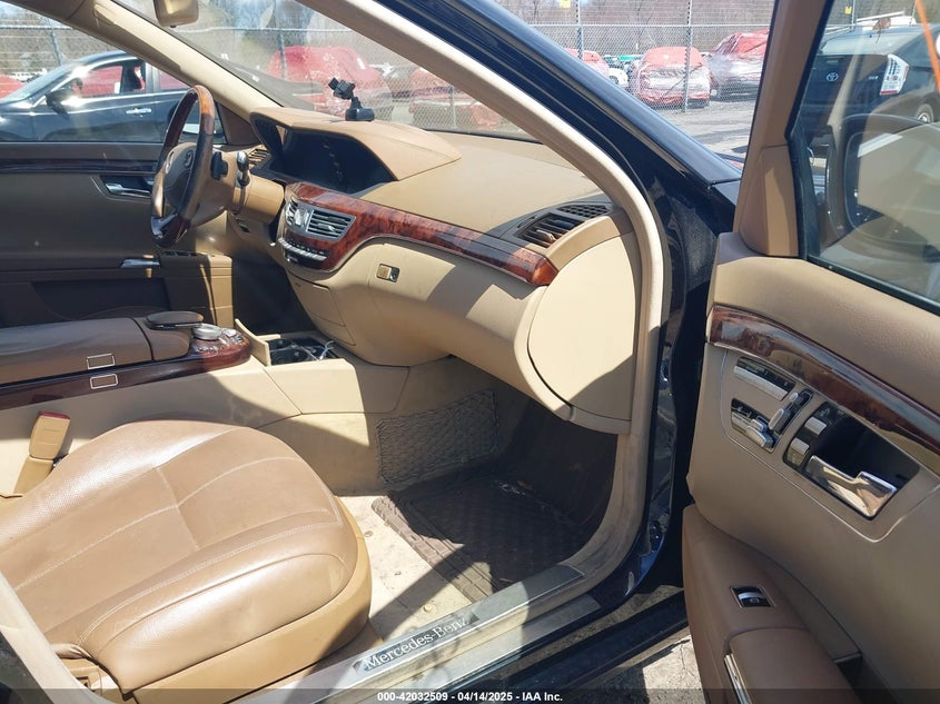 2009 MERCEDES-BENZ S CLASS VIN: WDDNG86X39A281373