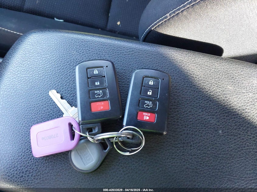 VIN JTMWFREV2JJ171717 2018 TOYOTA RAV4 XLE