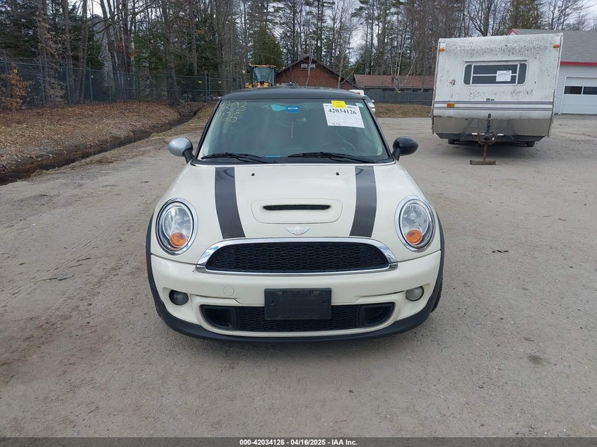 2011 MINI COOPER VIN: WMWSV3C58BTY22854