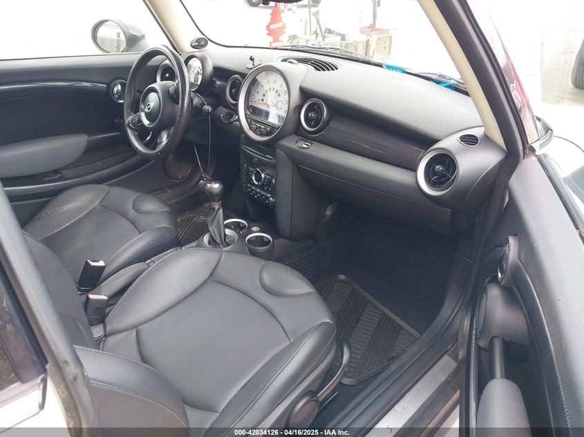 2011 MINI COOPER VIN: WMWSV3C58BTY22854