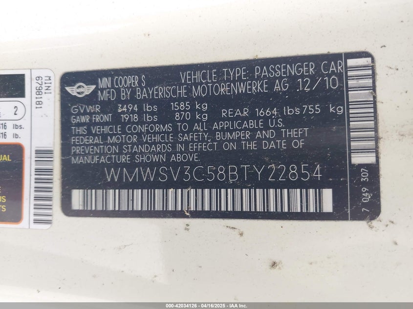 2011 MINI COOPER VIN: WMWSV3C58BTY22854