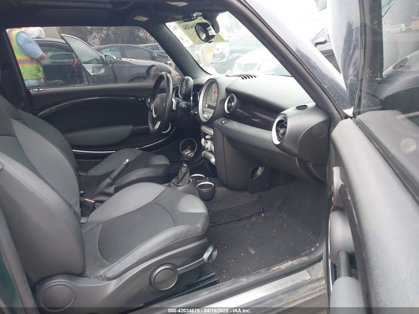 2010 MINI COOPER S CLUBMAN VIN: WMWMM3C56ATZ32456