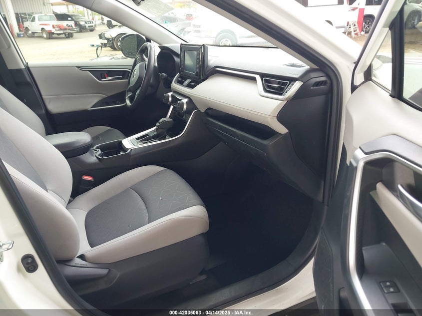 VIN JTMW1RFV0KD026561 2019 TOYOTA RAV4 XLE