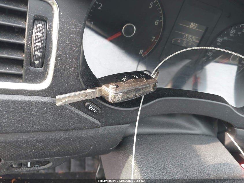 2013 VOLKSWAGEN JETTA 2.0L S - 3VW2K7AJ6DM217975