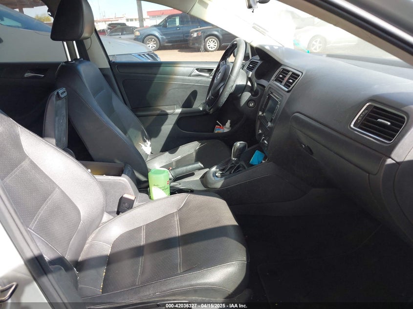 2011 VOLKSWAGEN JETTA VIN: 3VWDZ7AJ6BM332867