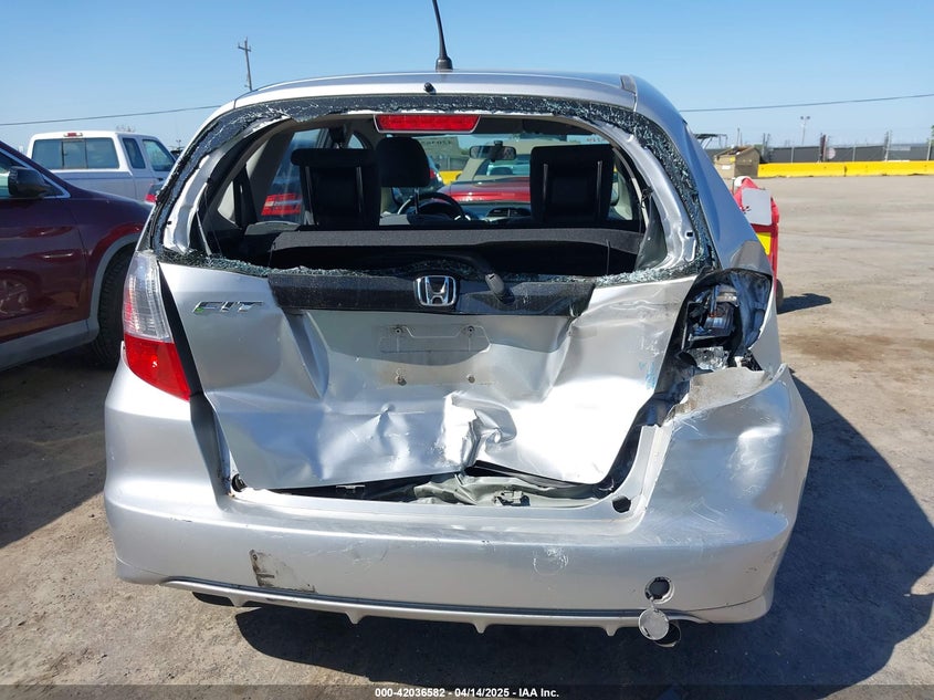 2013 HONDA FIT VIN: JHMGE8H31DC042192