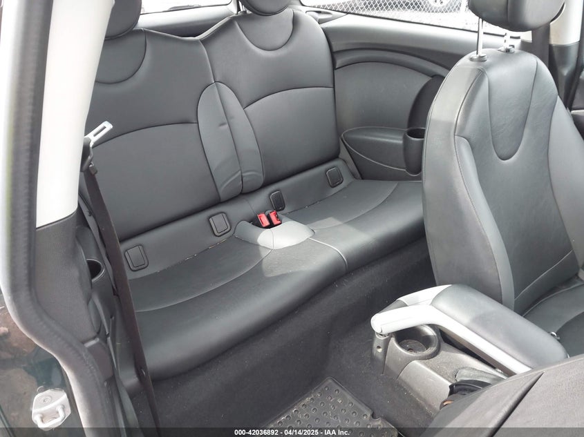 2010 MINI COOPER CLUBMAN VIN: WMWML3C56ATX37444