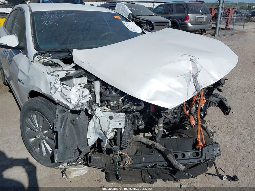 2016 HYUNDAI SONATA HYBRID VIN: KMHE24L12GA015157