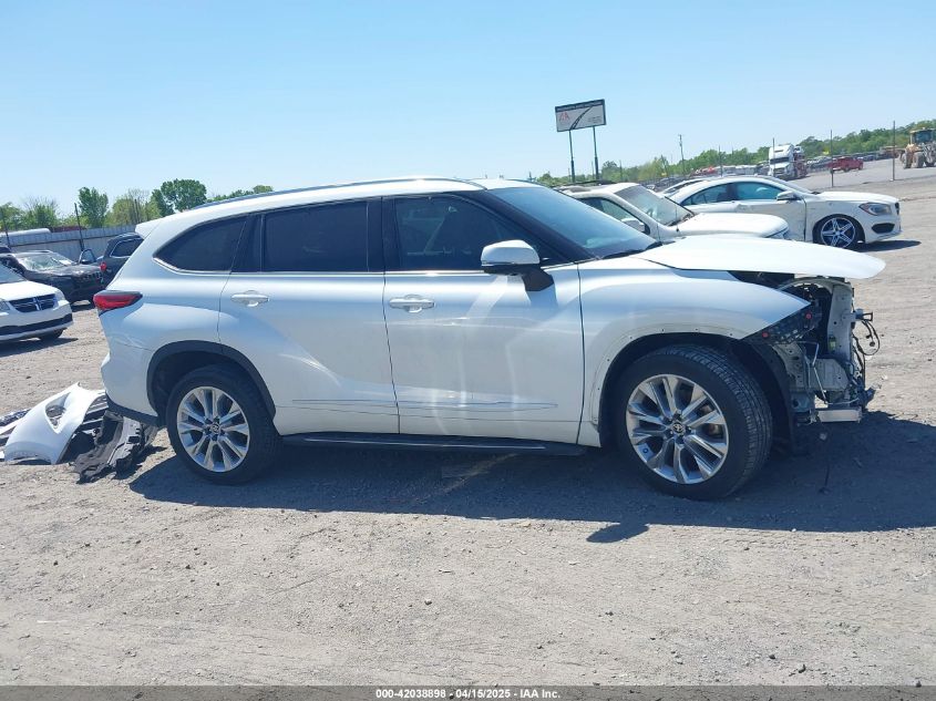 2022 Toyota Highlander - 5TDYZRAH7NS093671