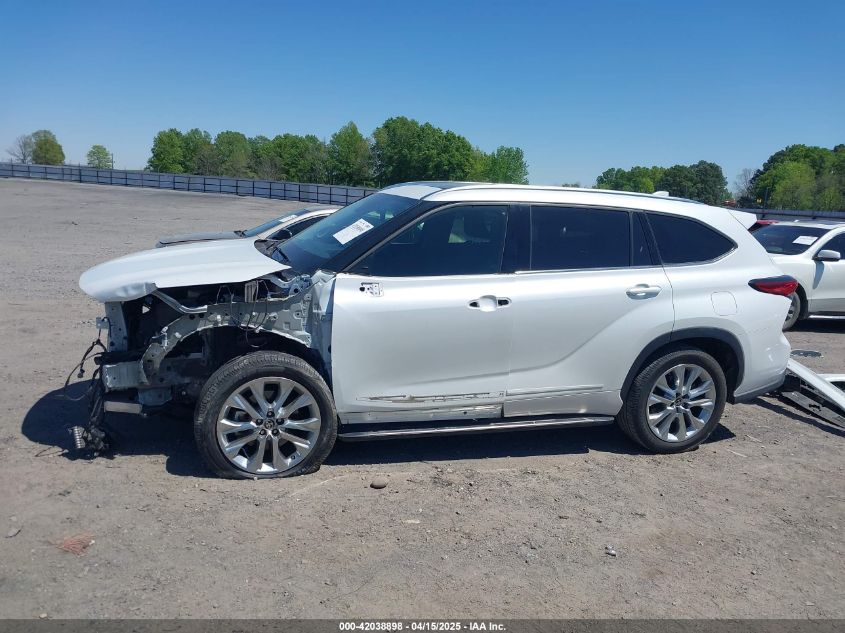 2022 Toyota Highlander - 5TDYZRAH7NS093671