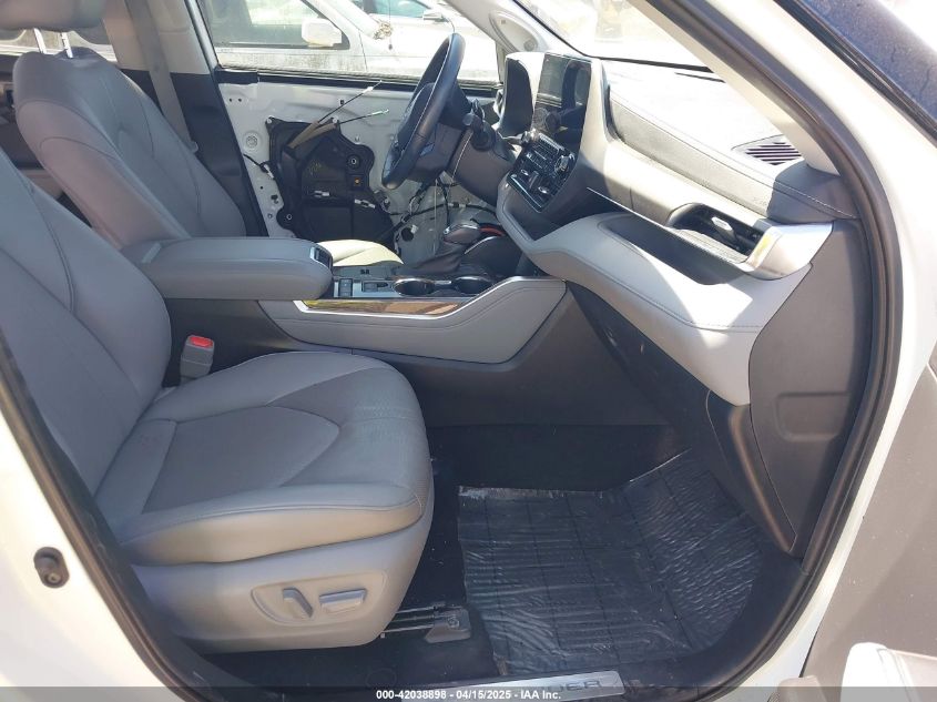 2022 Toyota Highlander - 5TDYZRAH7NS093671