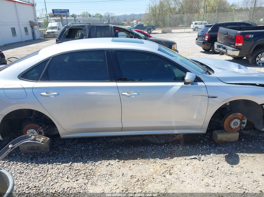 2020 VOLKSWAGEN PASSAT 2.0T R-LINE - 1VWMA7A32LC011193