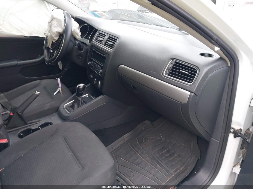 2015 VOLKSWAGEN JETTA VIN: 3VWD17AJXFM334862