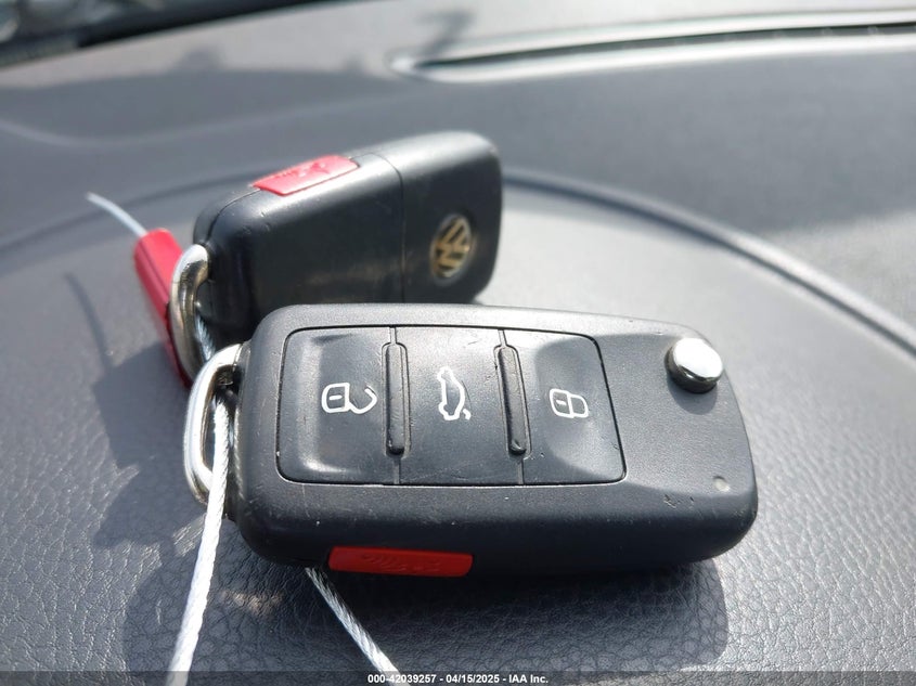 2016 VOLKSWAGEN TIGUAN S - WVGAV7AX0GW528750