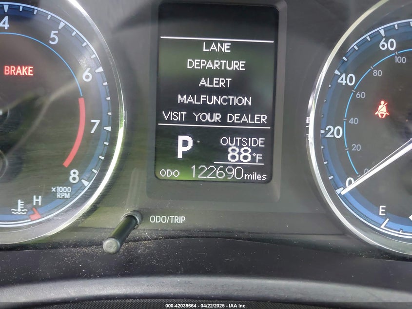 2018 TOYOTA COROLLA LE - 5YFBURHE7JP831374