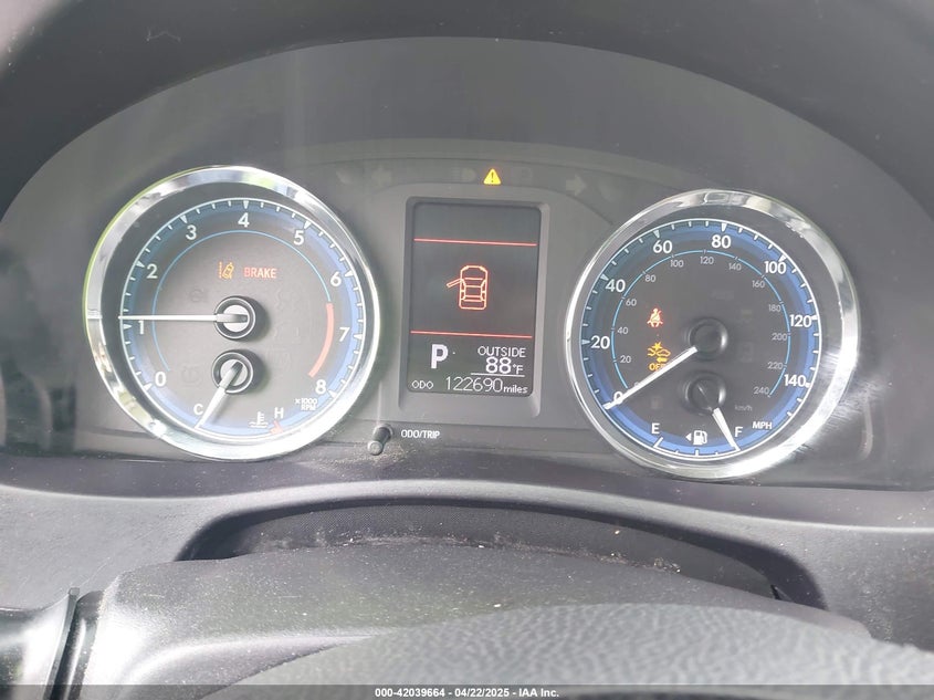 2018 TOYOTA COROLLA LE - 5YFBURHE7JP831374