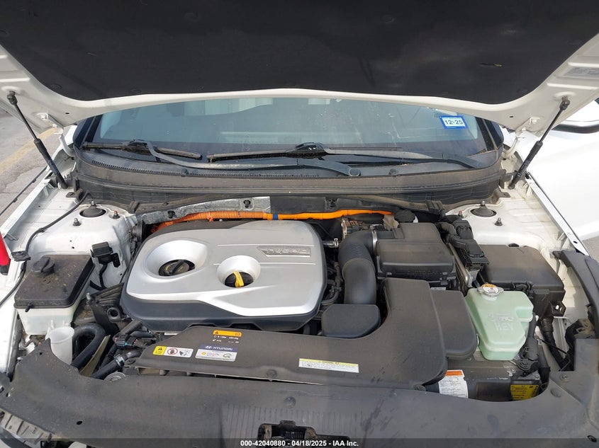 2017 HYUNDAI SONATA HYBRID VIN: KMHE24L11HA045817