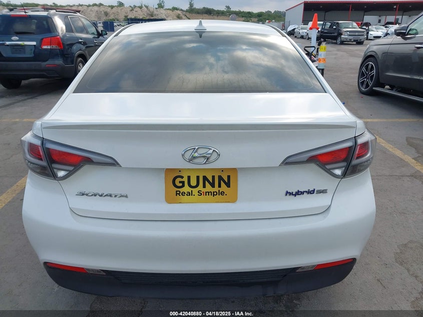 2017 HYUNDAI SONATA HYBRID VIN: KMHE24L11HA045817