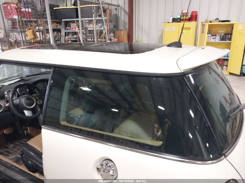 2006 Mini Cooper S VIN: WMWRE33596TJ39582 Lot: 42041169