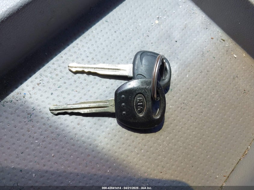 2008 KIA SEDONA VIN: KNDMB233X86193666