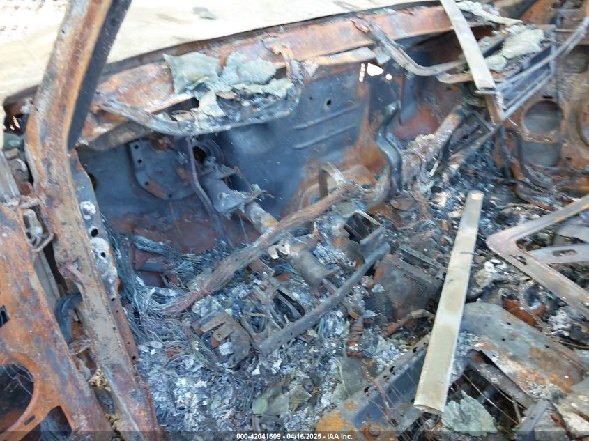 2002 Cadillac Escalade Standard VIN: 1GYEK63N32R207002 Lot: 42041609