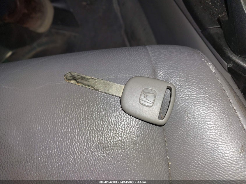 2010 HONDA CIVIC VIN: 19XFA1F97AE002050