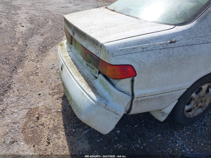 2000 Toyota Camry Le VIN: JT2BG22K3Y0471420 Lot: 42042973