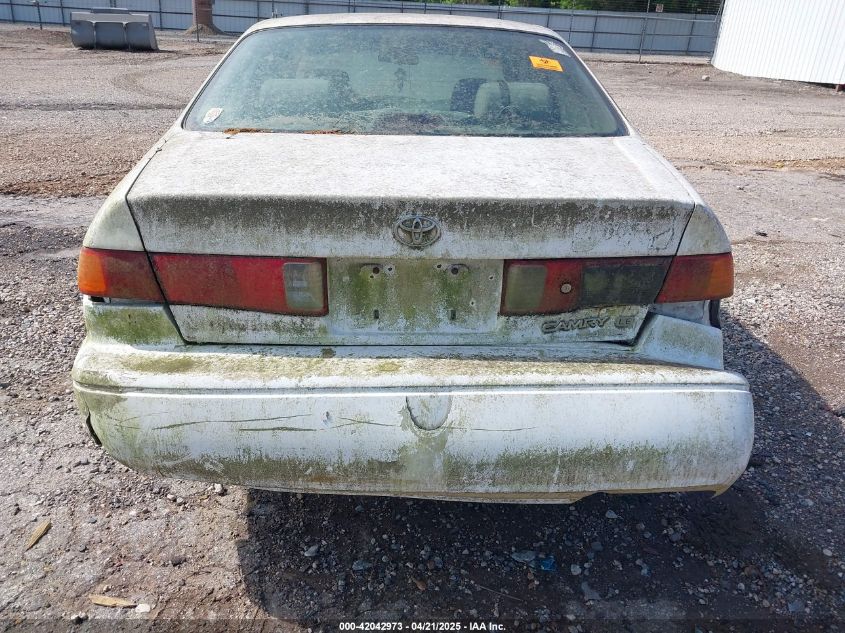 2000 Toyota Camry Le VIN: JT2BG22K3Y0471420 Lot: 42042973