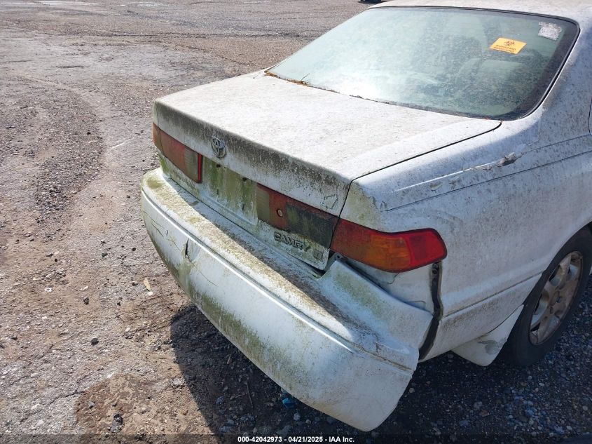 2000 Toyota Camry Le VIN: JT2BG22K3Y0471420 Lot: 42042973