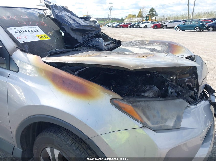 VIN 2T3BFREV1JW700784 2018 TOYOTA RAV4 LE