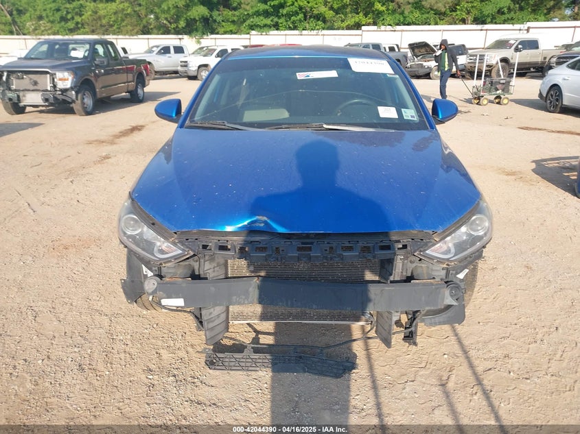 2017 HYUNDAI ELANTRA SE/VALUE/LIMITED - 5NPD84LF7HH014350