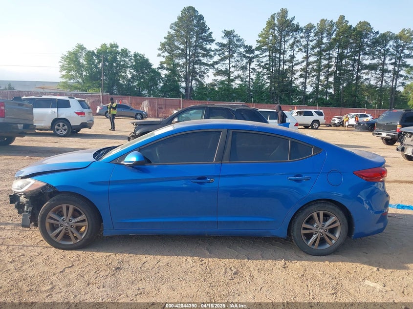 2017 HYUNDAI ELANTRA SE/VALUE/LIMITED - 5NPD84LF7HH014350