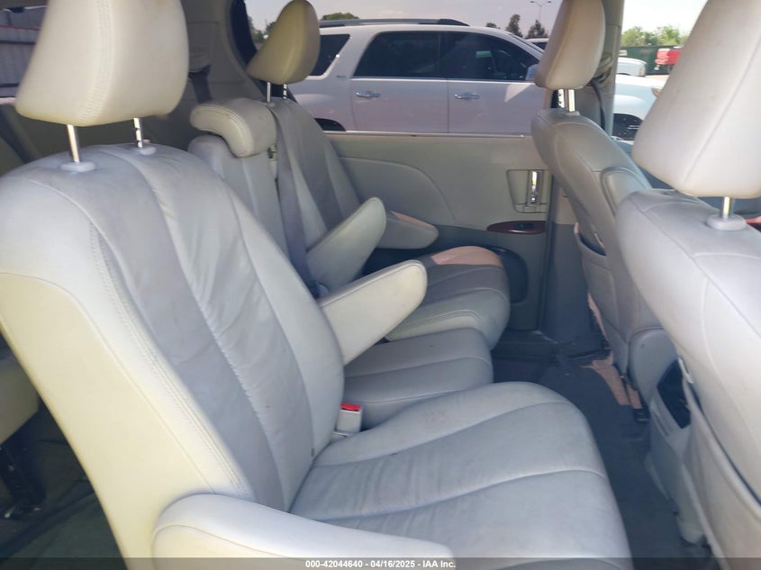 2011 TOYOTA SIENNA VIN: 5TDYK3DC3BS007690