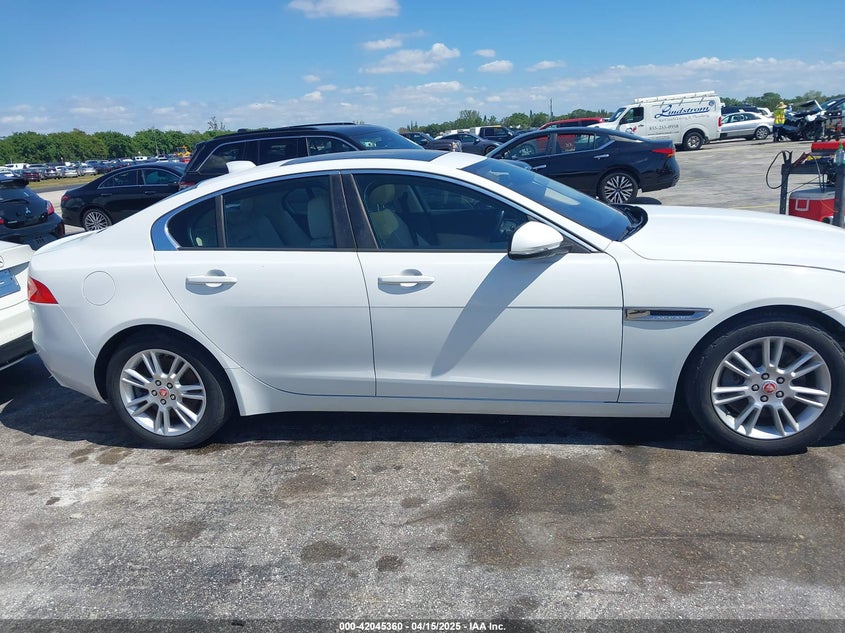2018 JAGUAR XE 25T PREMIUM SAJAD4FX1JCP24088