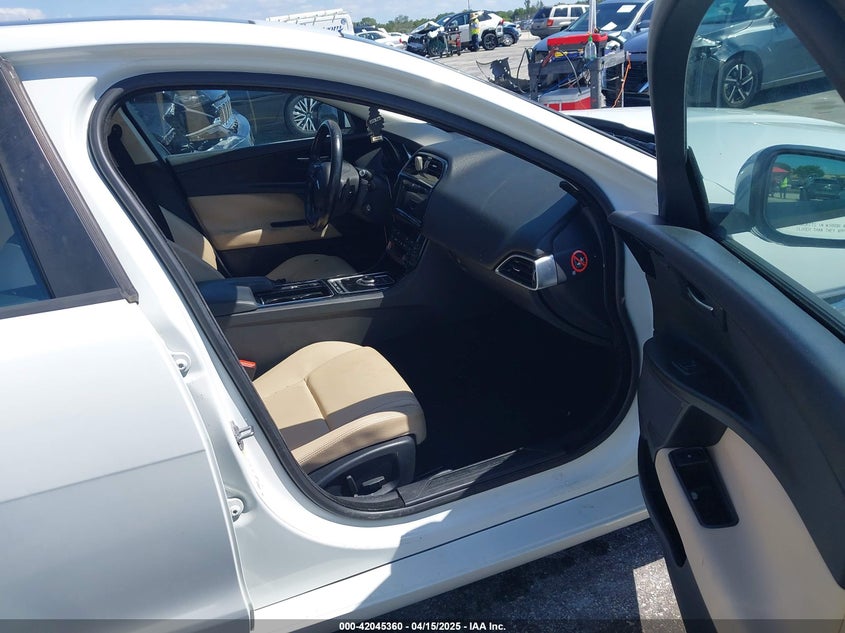 2018 JAGUAR XE 25T PREMIUM SAJAD4FX1JCP24088