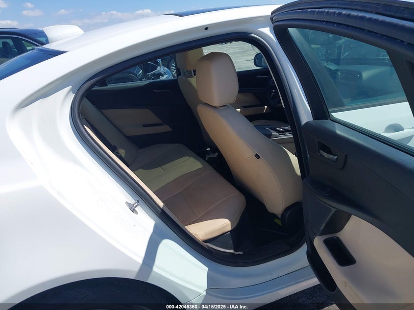 2018 JAGUAR XE 25T PREMIUM SAJAD4FX1JCP24088