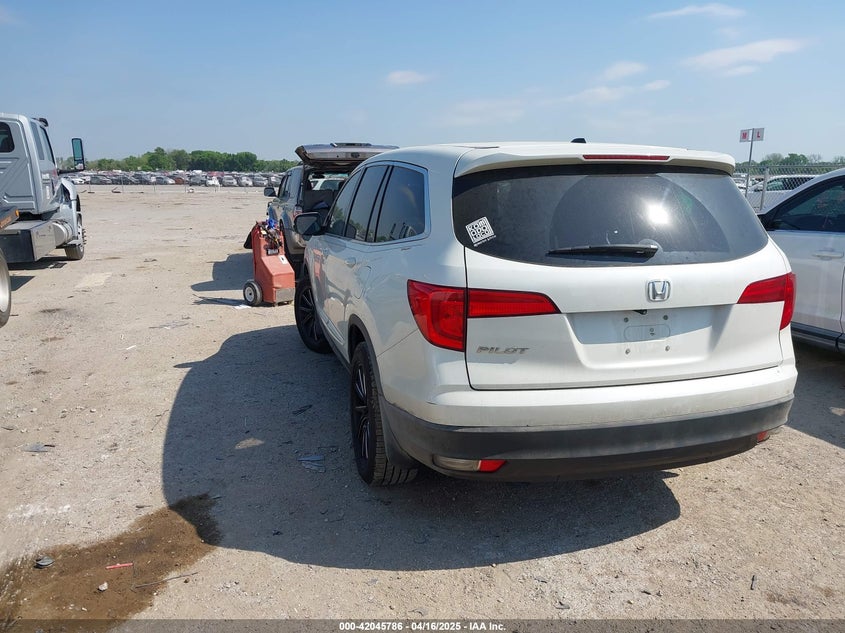 2017 HONDA PILOT VIN: 5FNYF5H54HB021459