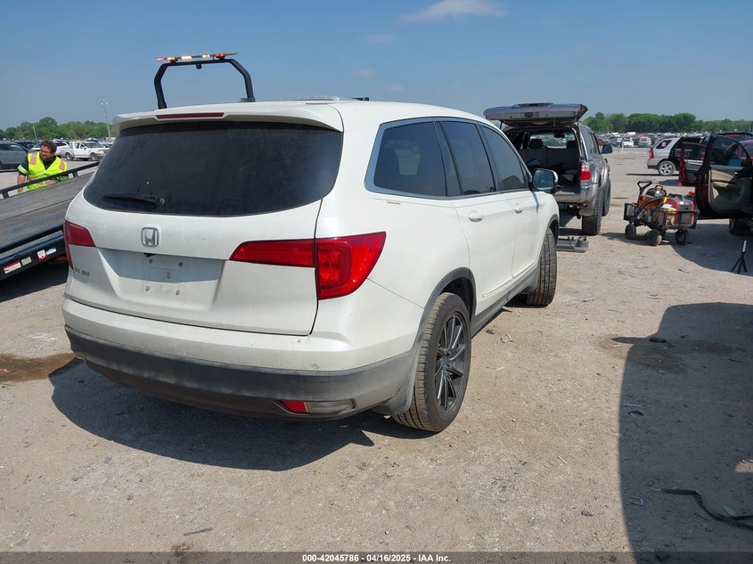 2017 HONDA PILOT VIN: 5FNYF5H54HB021459