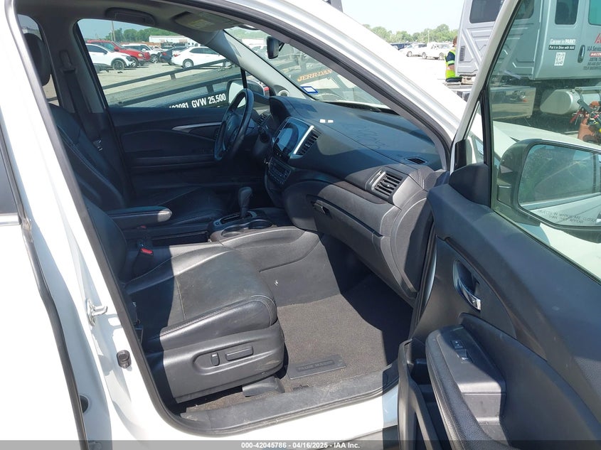 2017 HONDA PILOT VIN: 5FNYF5H54HB021459