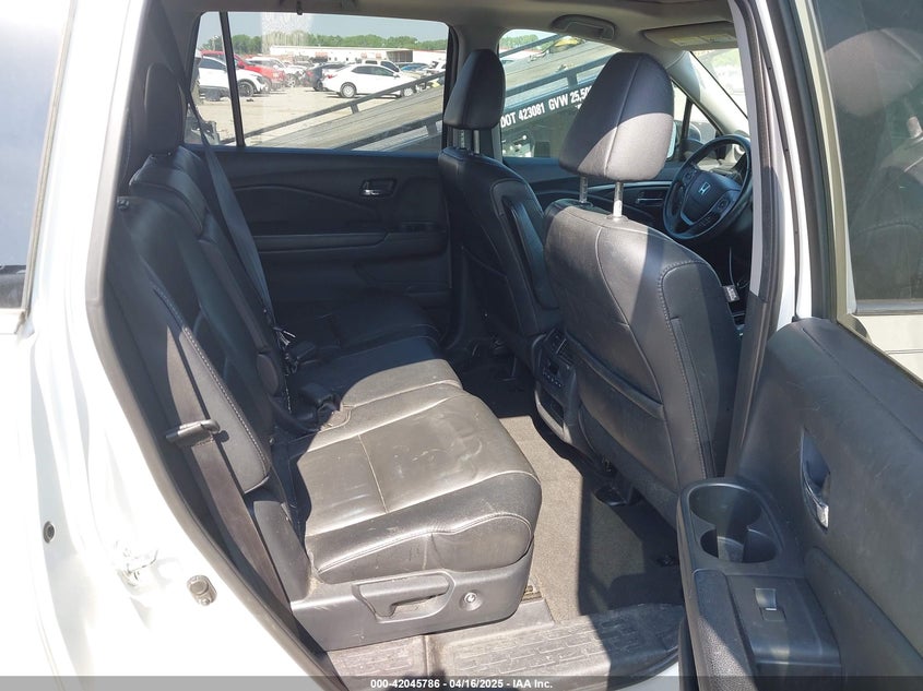 2017 HONDA PILOT VIN: 5FNYF5H54HB021459