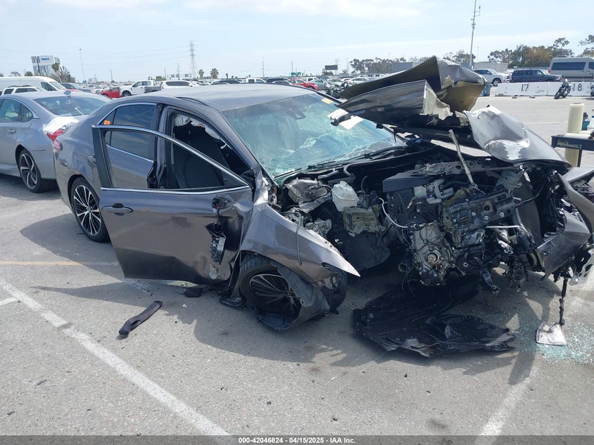 2018 TOYOTA CAMRY VIN: 4T1B11HK0JU524045