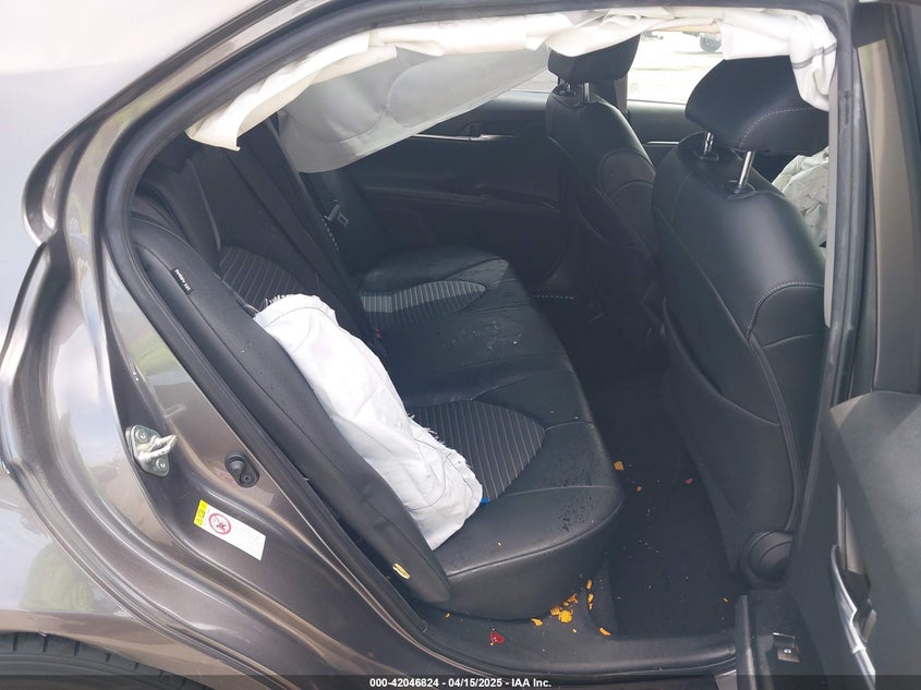2018 TOYOTA CAMRY VIN: 4T1B11HK0JU524045