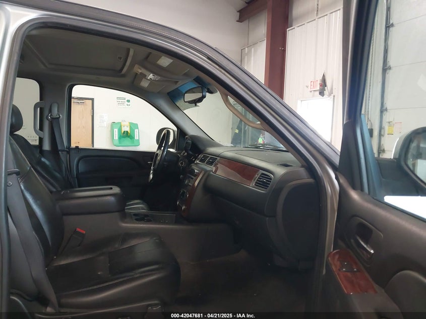 2010 CHEVROLET TAHOE VIN: 1GNUKBE08AR259016