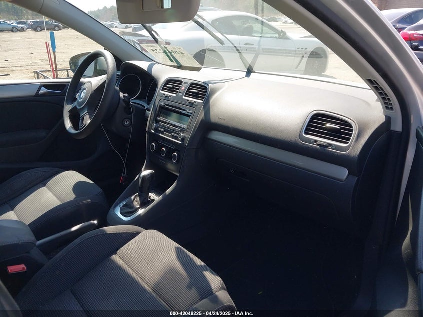 2014 VOLKSWAGEN GOLF 2.5L - WVWDB7AJXEW004590